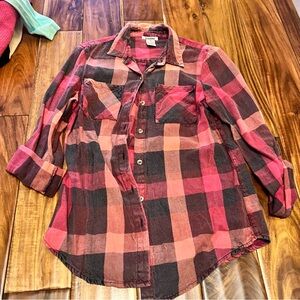Women’s pink and black plaid flannel. Size medium. Dizzire brand